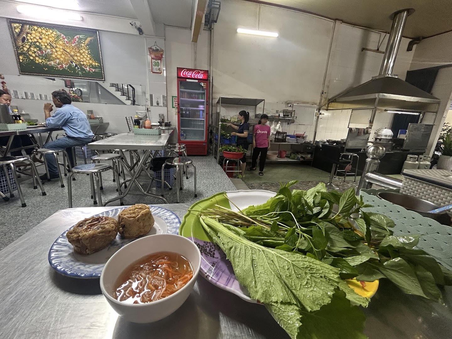 Bánh Cống Cô Út: clear photo of venue food