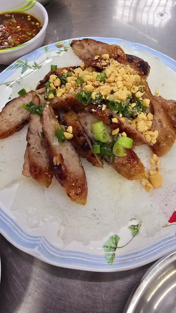 Nem Nướng Thanh Vân: appetizing photo of restaurant food