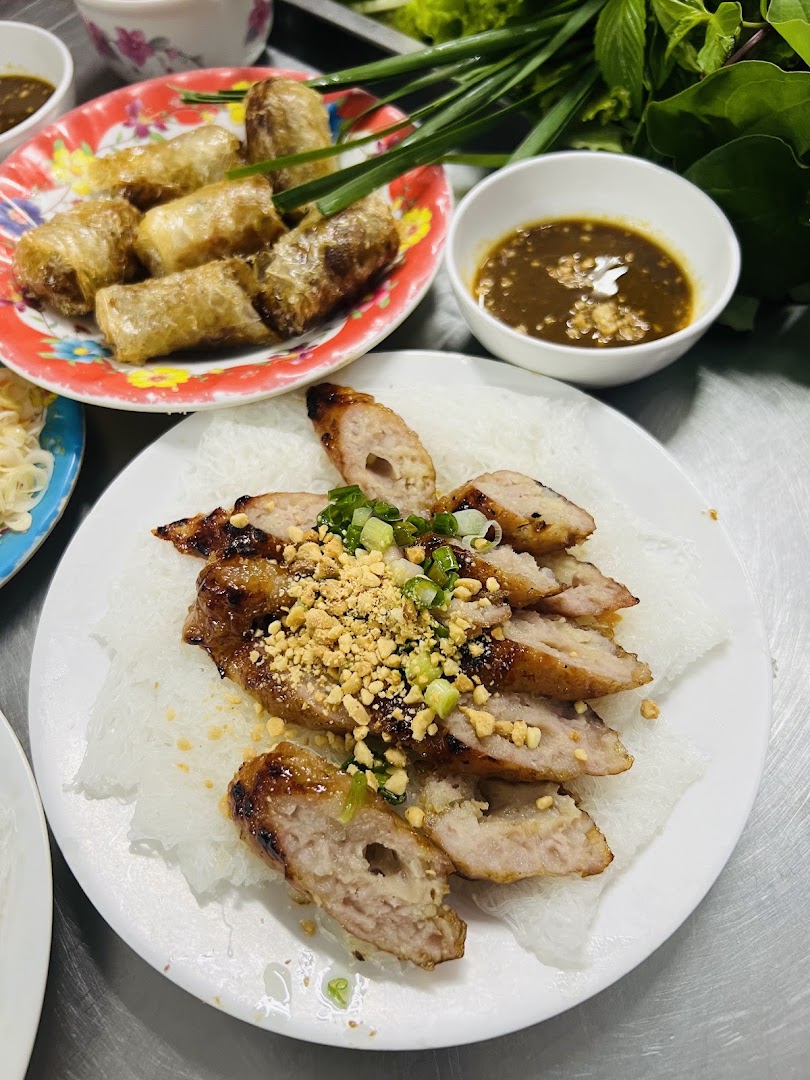 Nem Nướng Thanh Vân: appetizing photo of restaurant food