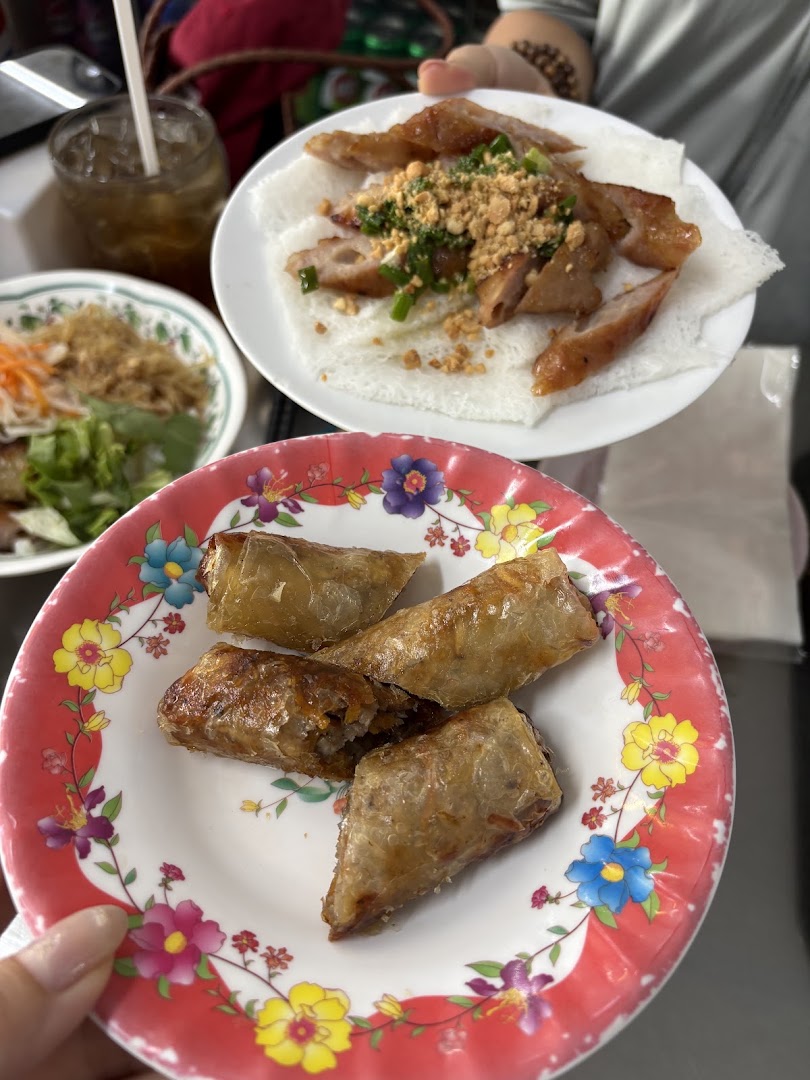 Nem Nướng Thanh Vân: appetizing photo of restaurant food