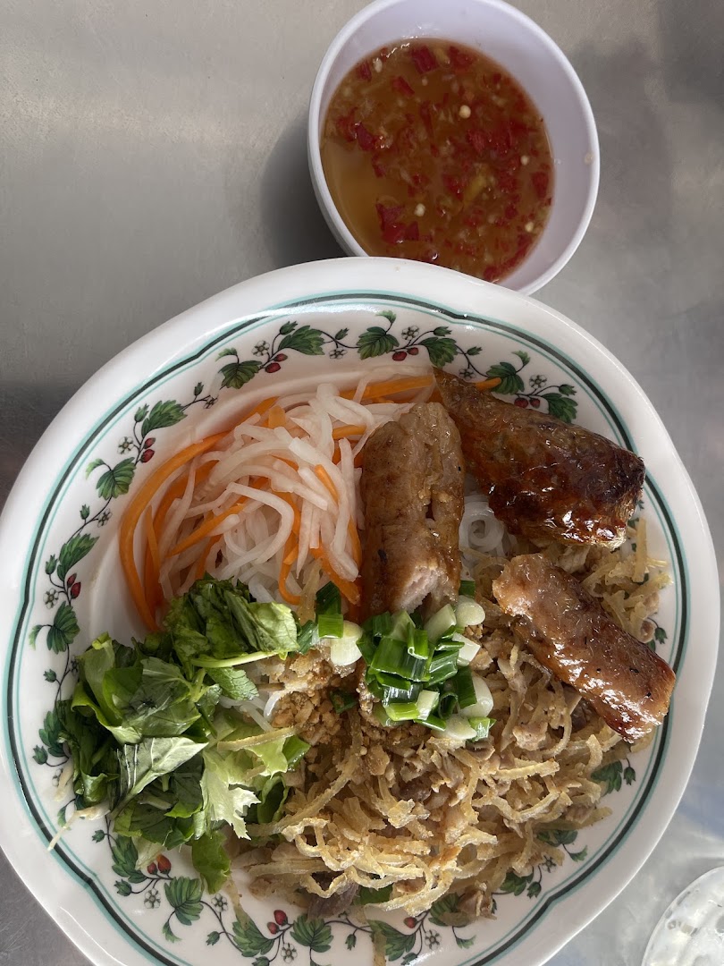 Nem Nướng Thanh Vân: appetizing photo of restaurant food