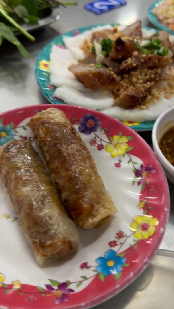 Nem Nướng Thanh Vân: appetizing photo of restaurant food