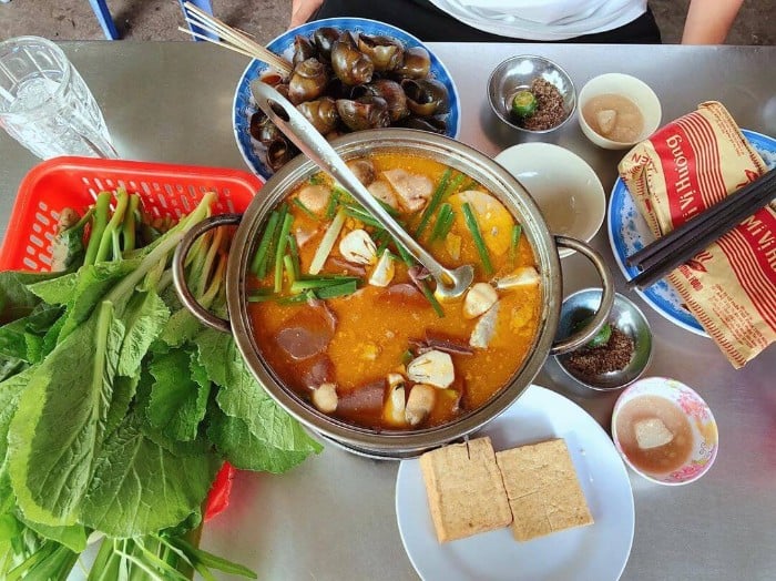 Vịt Nấu Chao Thành Giao: appetizing food spread clearly displayed