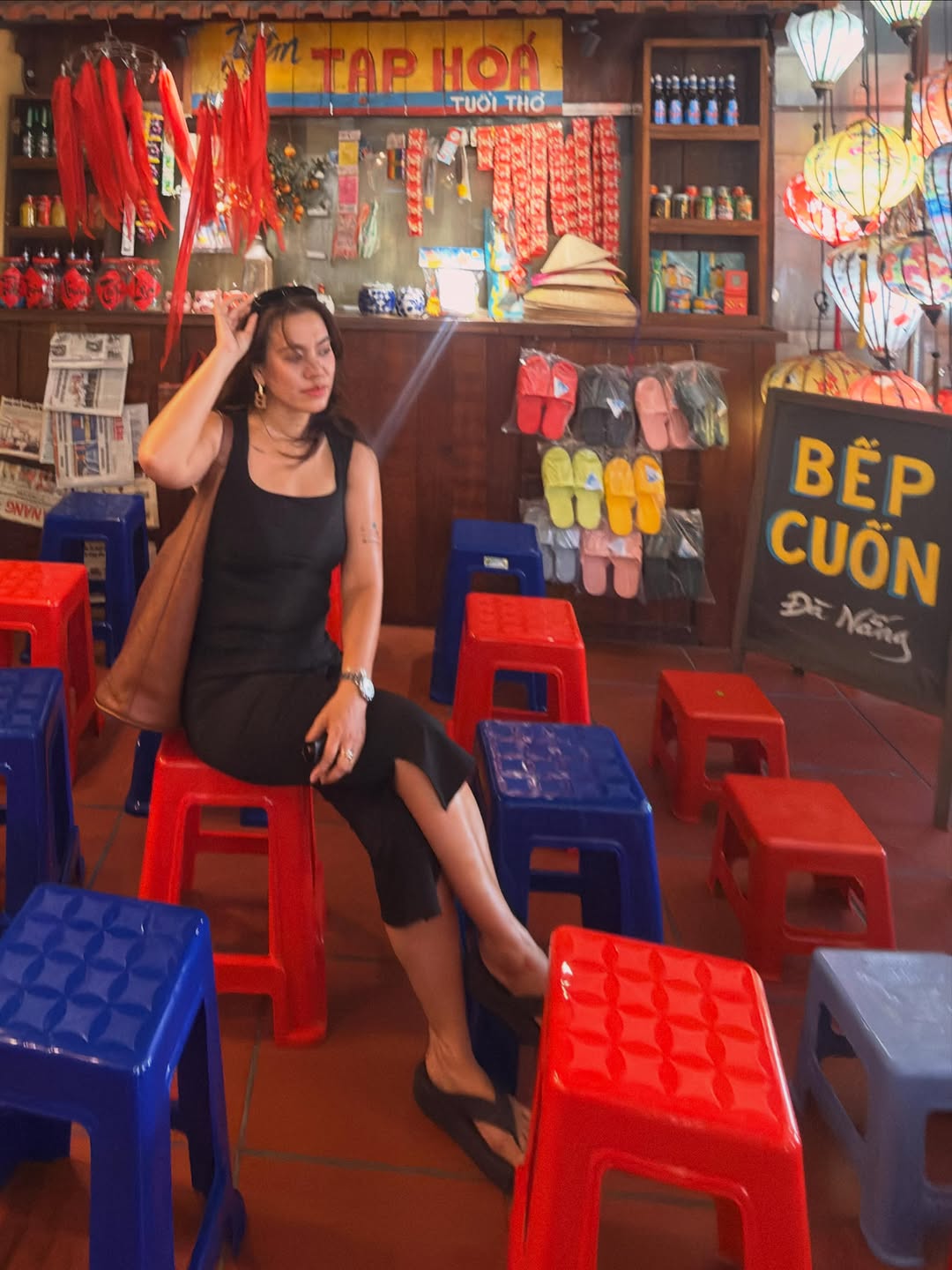 Bếp Cuốn: venue atmosphere and branding