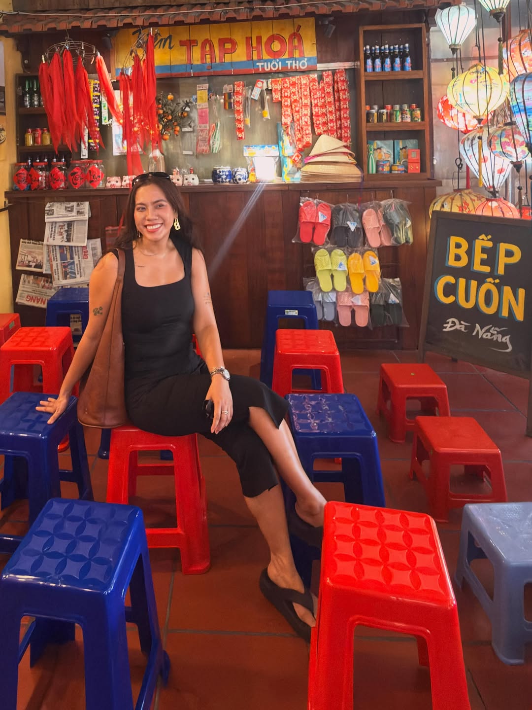 Bếp Cuốn: restaurant atmosphere and branding