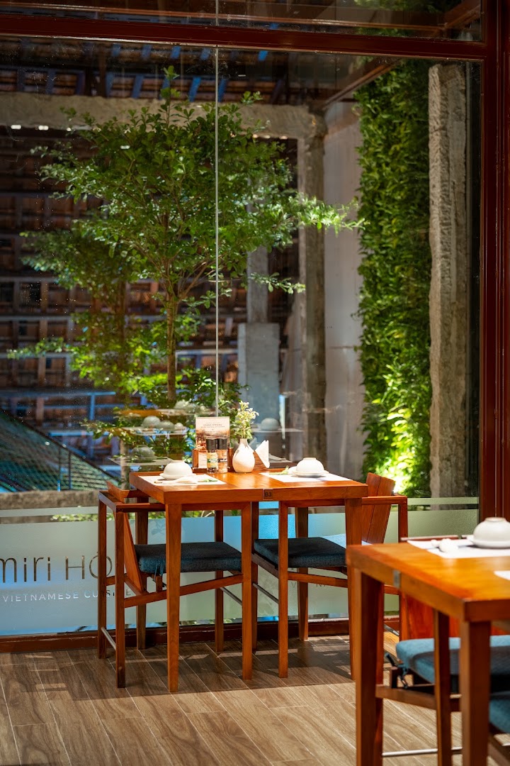Miri Hôm: beautiful, professional interior atmosphere shot