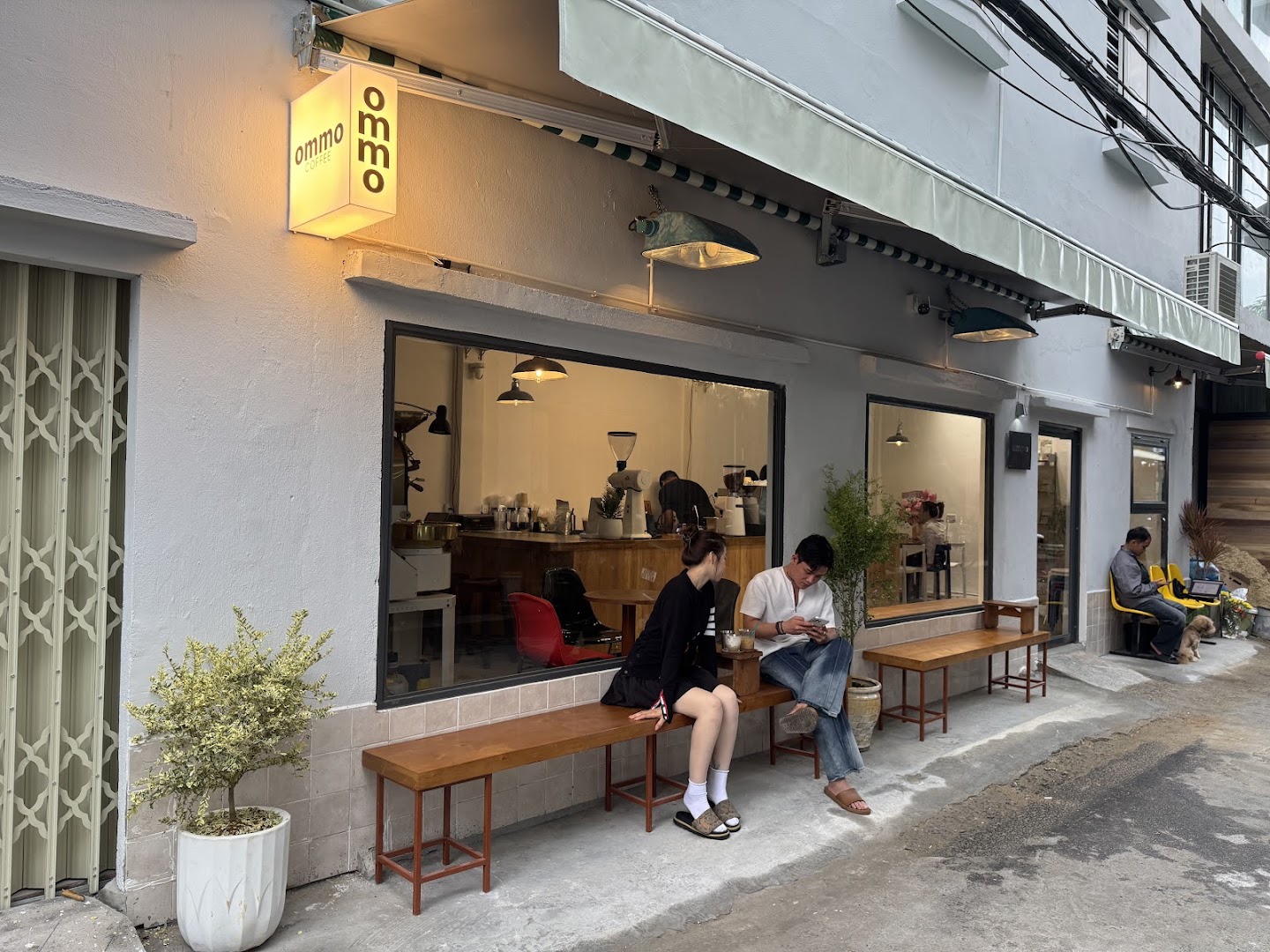 Ommo: inviting exterior shot of venue