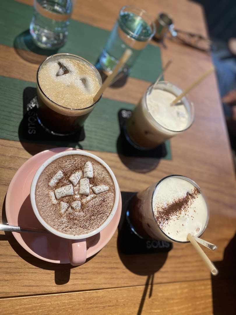 Solis: appetizing photo of bar drinks