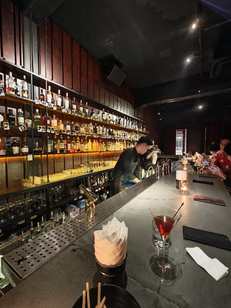 Tê Bar: high quality bar atmosphere shot