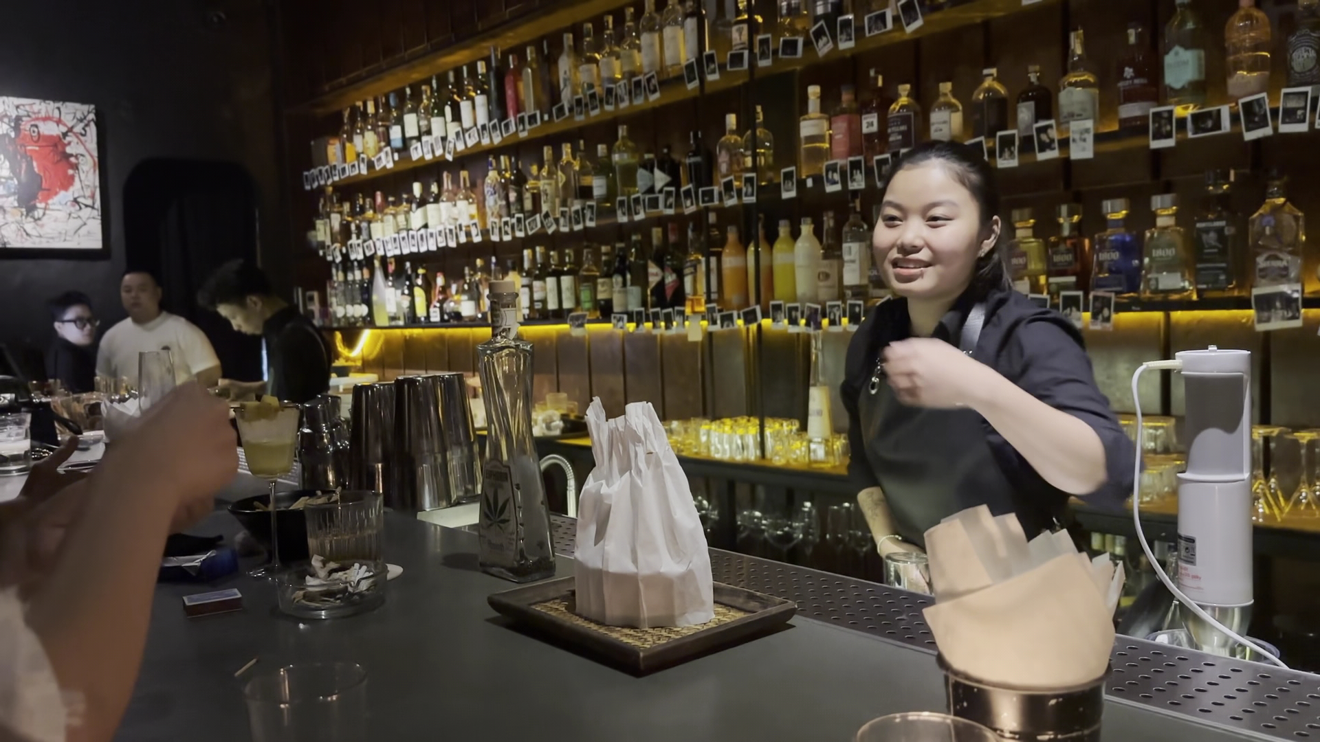 Tê Bar: bar atmosphere and staff