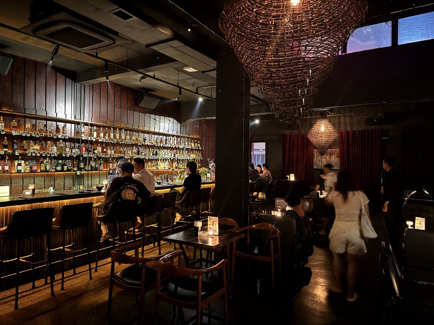 Tê Bar: atmospheric shot of bar interior