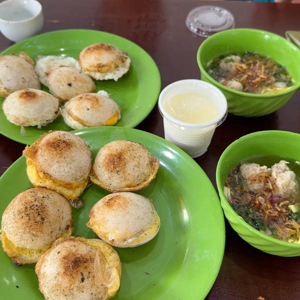 Bánh Căn Nhà Chung: appetizing photo of restaurant food