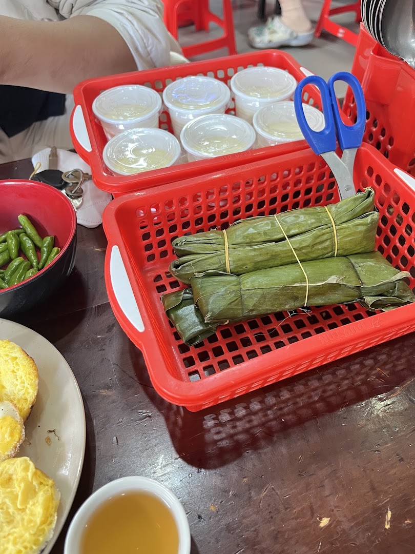Bánh Căn Nhà Chung: clear photo of served food