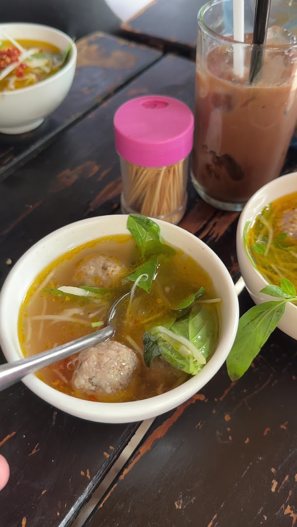 Bánh Mì Xíu Mại Ri 79: appetizing photo of breakfast food