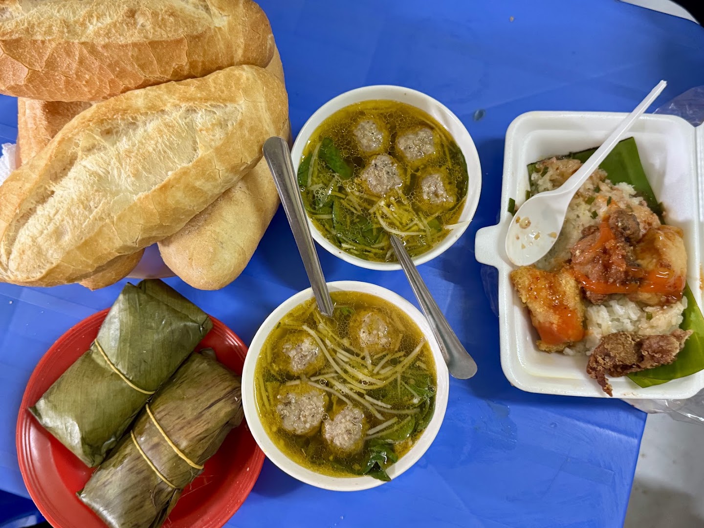 Bánh Mì Xíu Mại Ri 79: appetizing photo of breakfast food