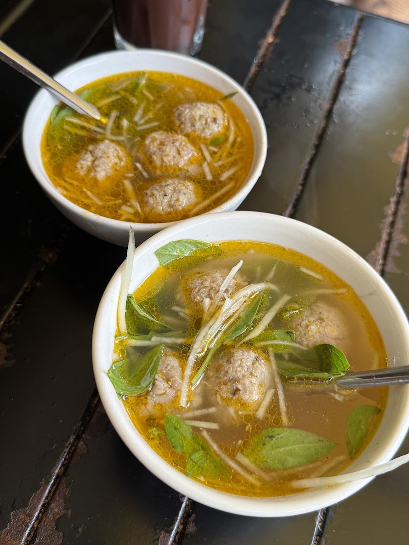 Bánh Mì Xíu Mại Ri 79: appetizing photo of served food