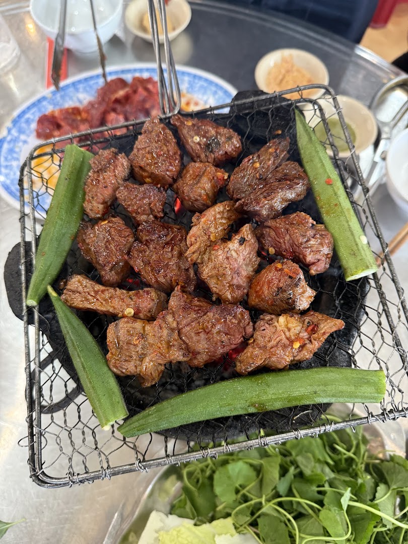 Bò Tơ Dã Chiến Hùng Bò: appetizing photo of grilled meat