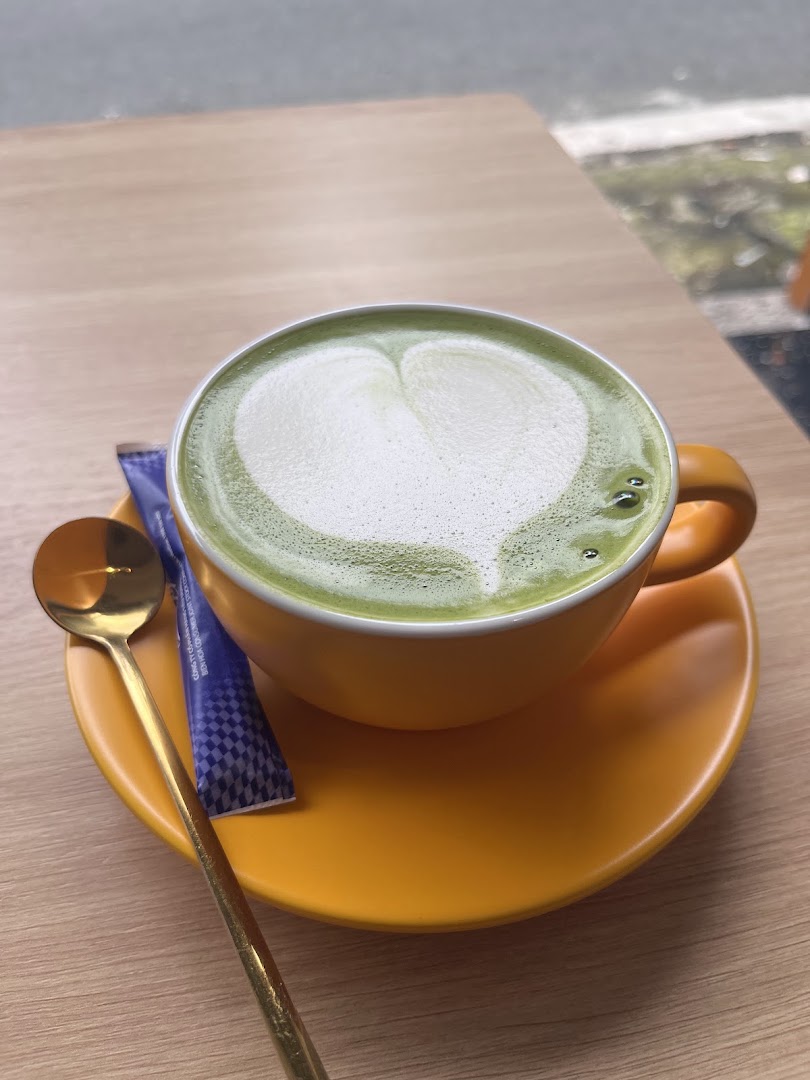 DHC Coffee Lab: appealing photo of matcha latte