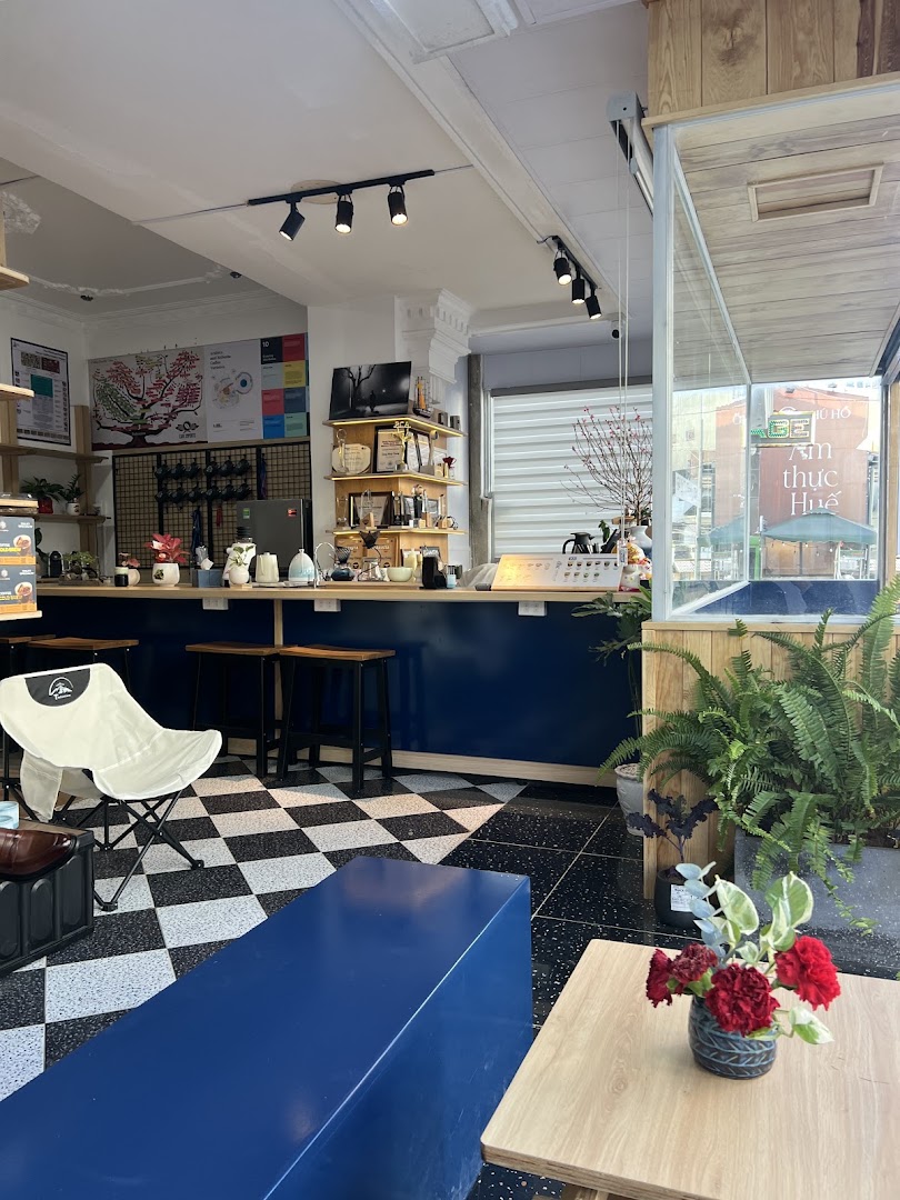 DHC Coffee Lab: clear, inviting interior atmosphere
