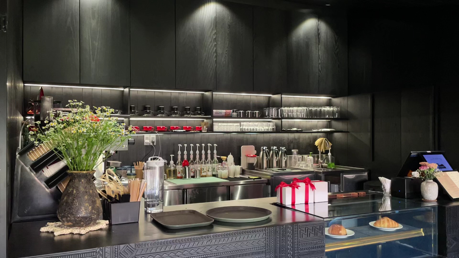 Ngày Bình Thường: professional shot of bar interior