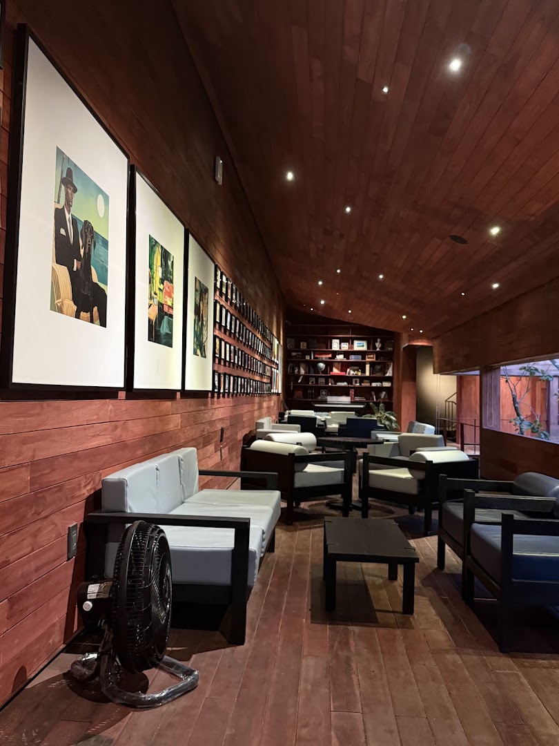 Ngày Bình Thường: high quality interior atmosphere shot
