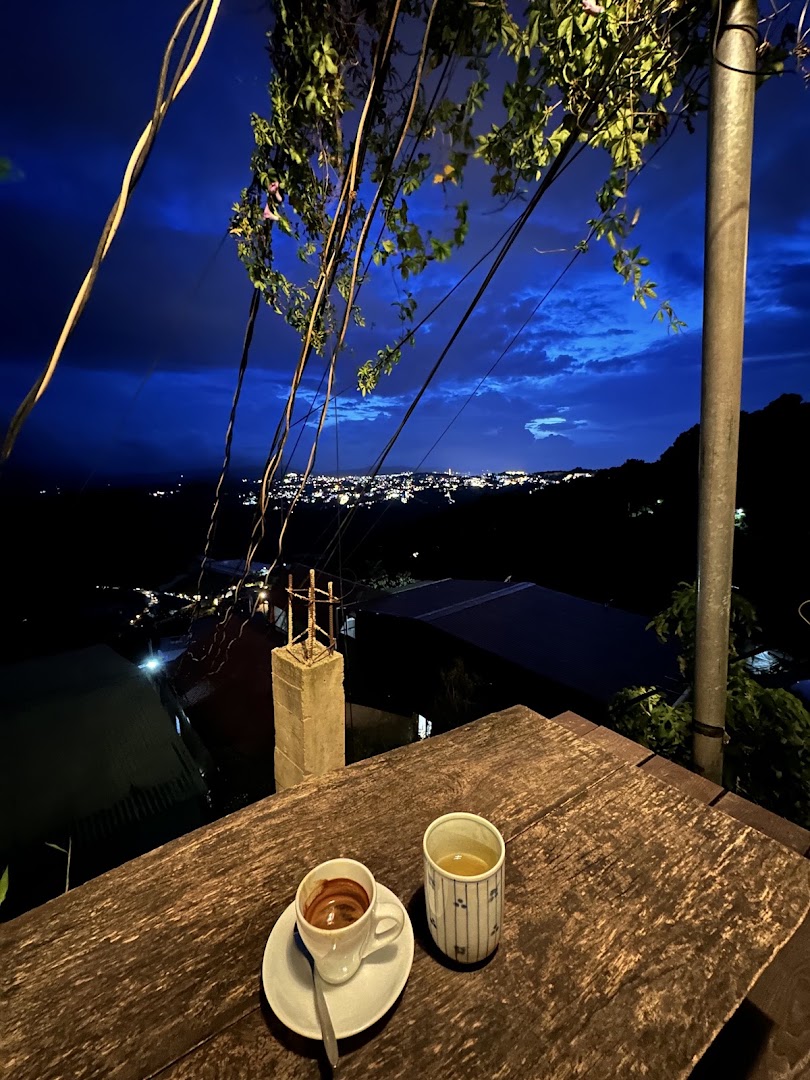 Tiệm Cà Phê Cheo Veooo: beautiful atmosphere and scenic view