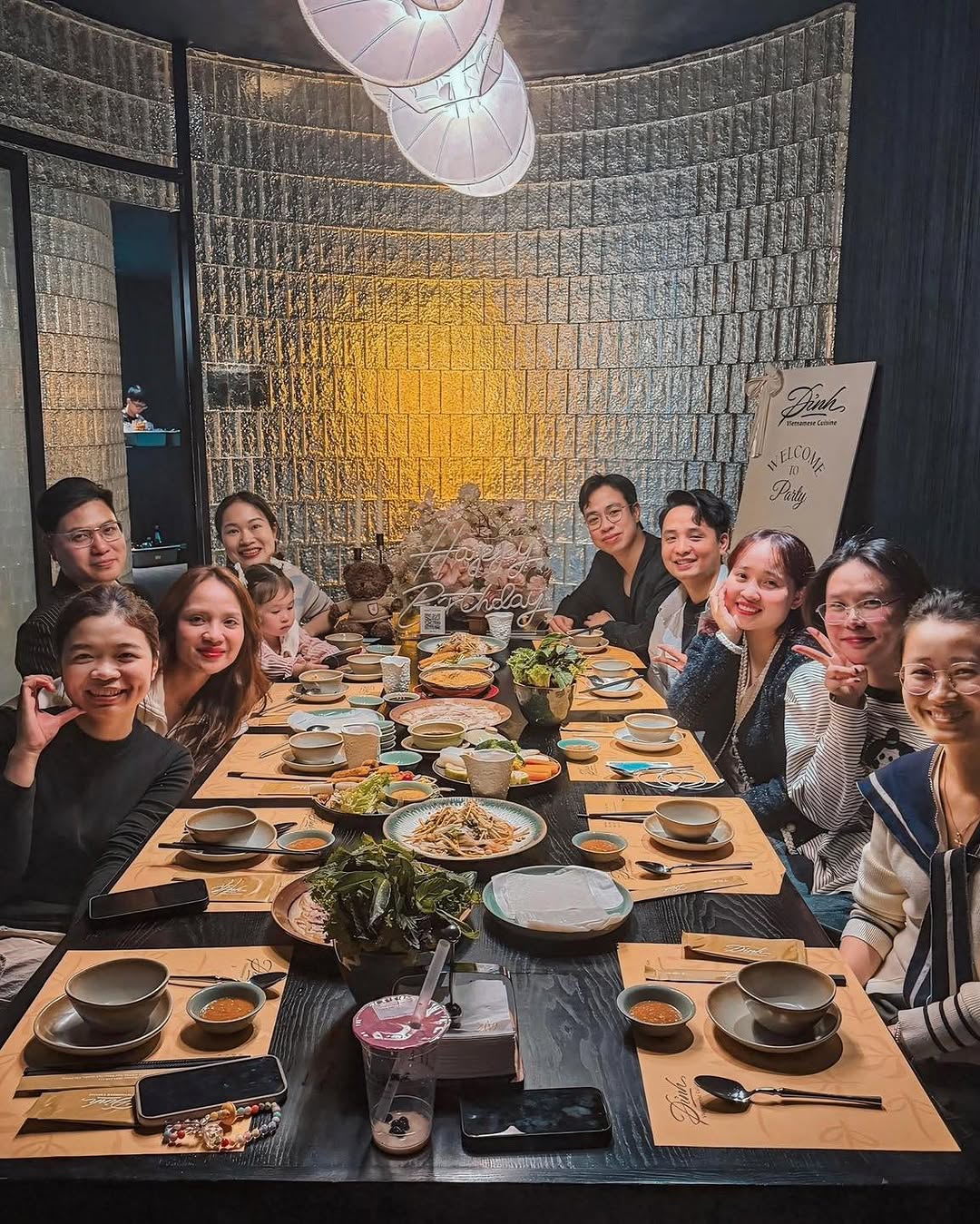 Đỉnh Vietnamese Cuisine: inviting atmosphere with happy guests