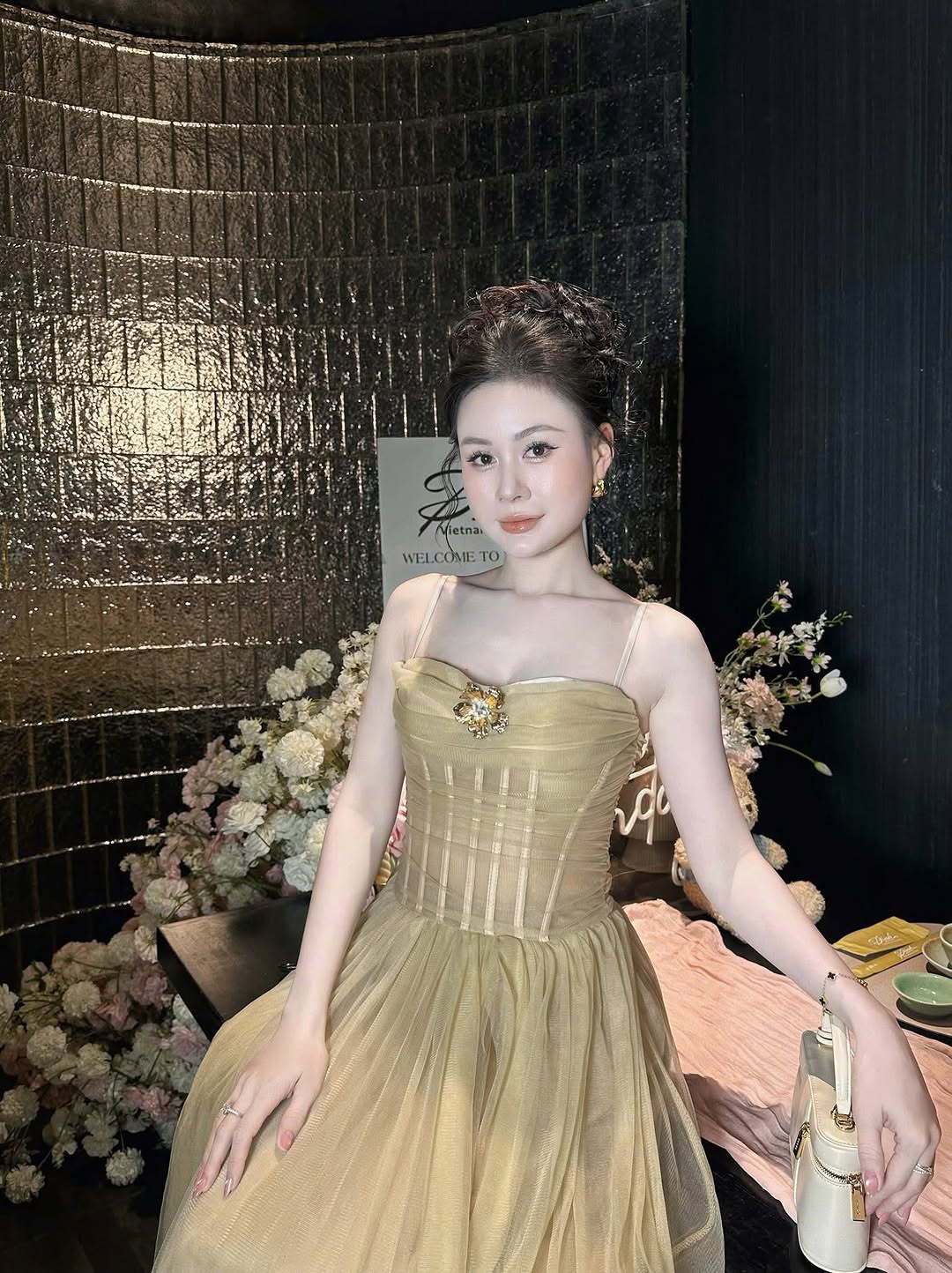 Đỉnh Vietnamese Cuisine: professional portrait in restaurant setting