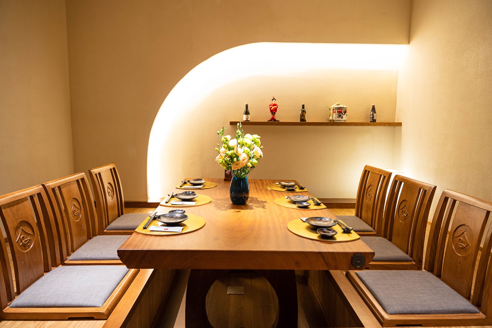 Hatoyama Hải Phòng: professional, inviting restaurant interior photo