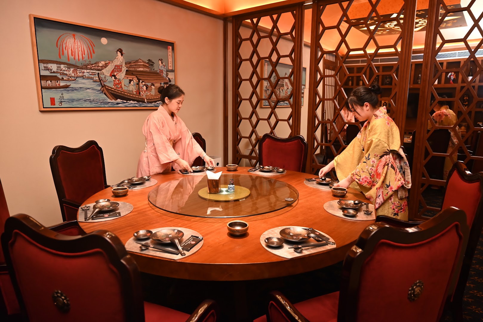 Hatoyama Hải Phòng: professional photo showing restaurant atmosphere