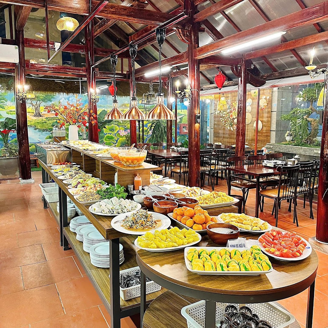 Mộc Hoa Viên Chay: appetizing display of restaurant food
