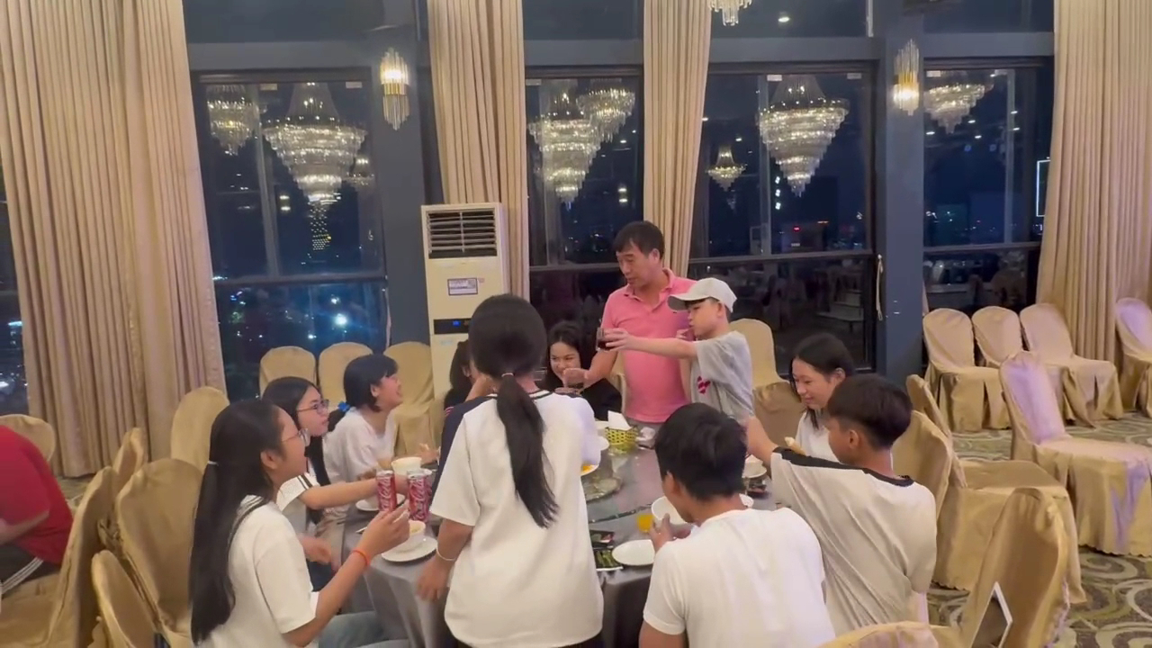 Nhà hàng Ngư Trường: guests enjoying the venue