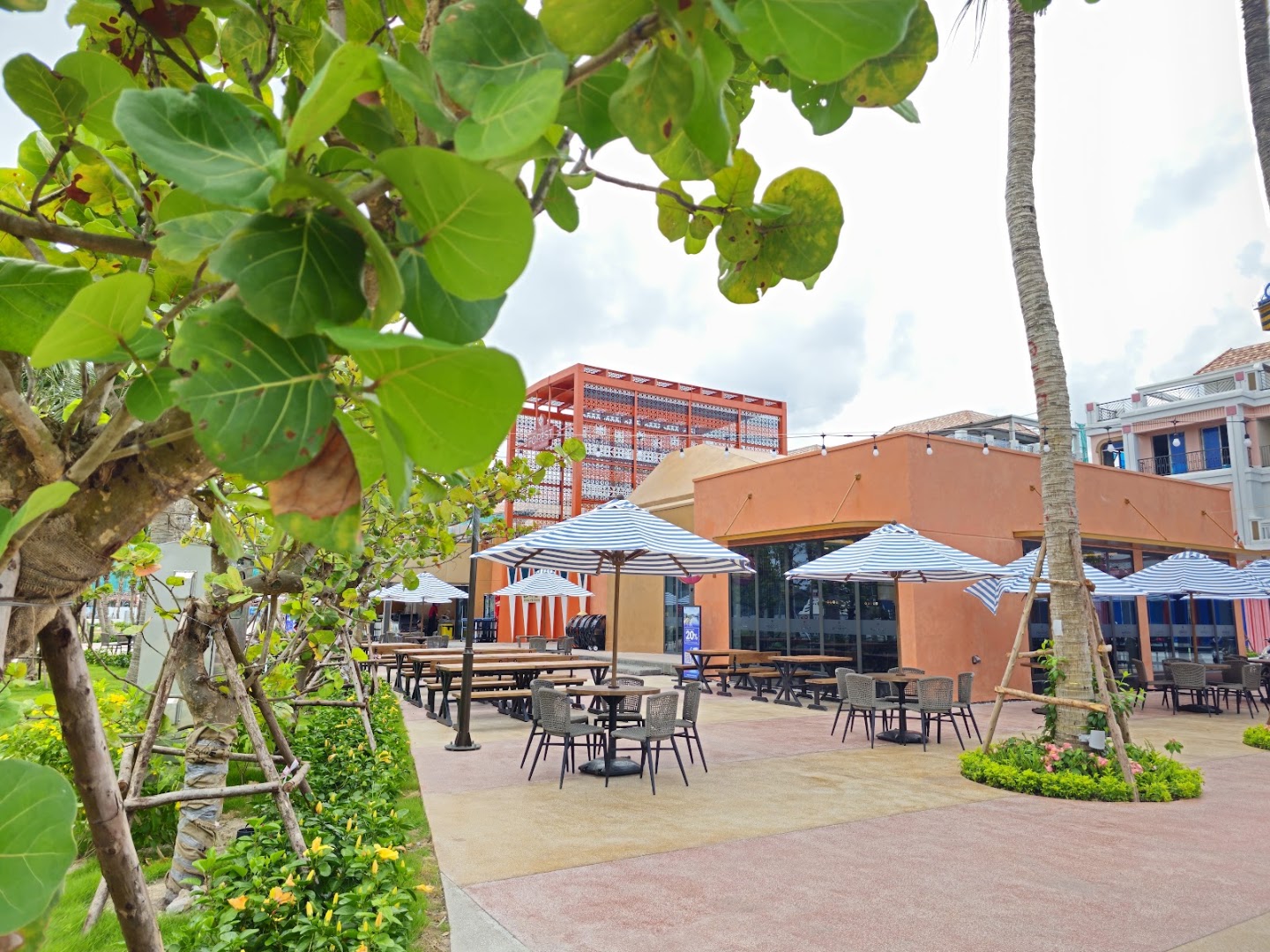 The Forest Beach Club: clear, inviting outdoor seating area