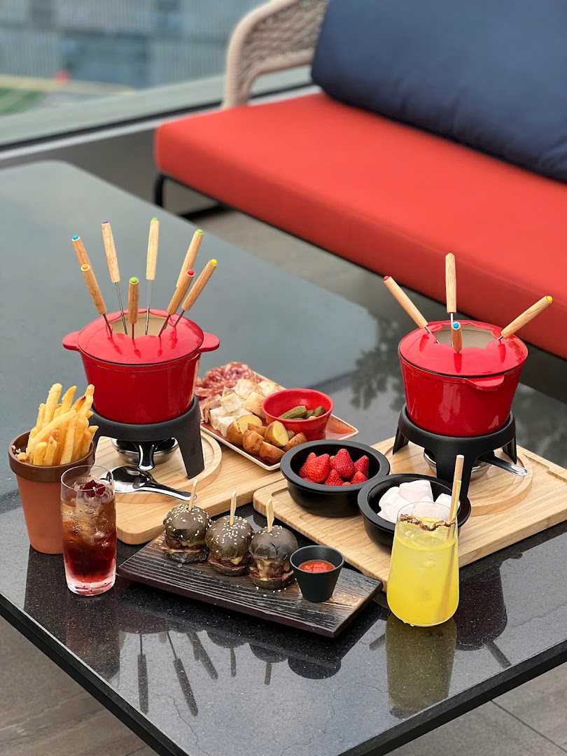Up & Above Rooftop Bar: appetizing, high-quality food photography