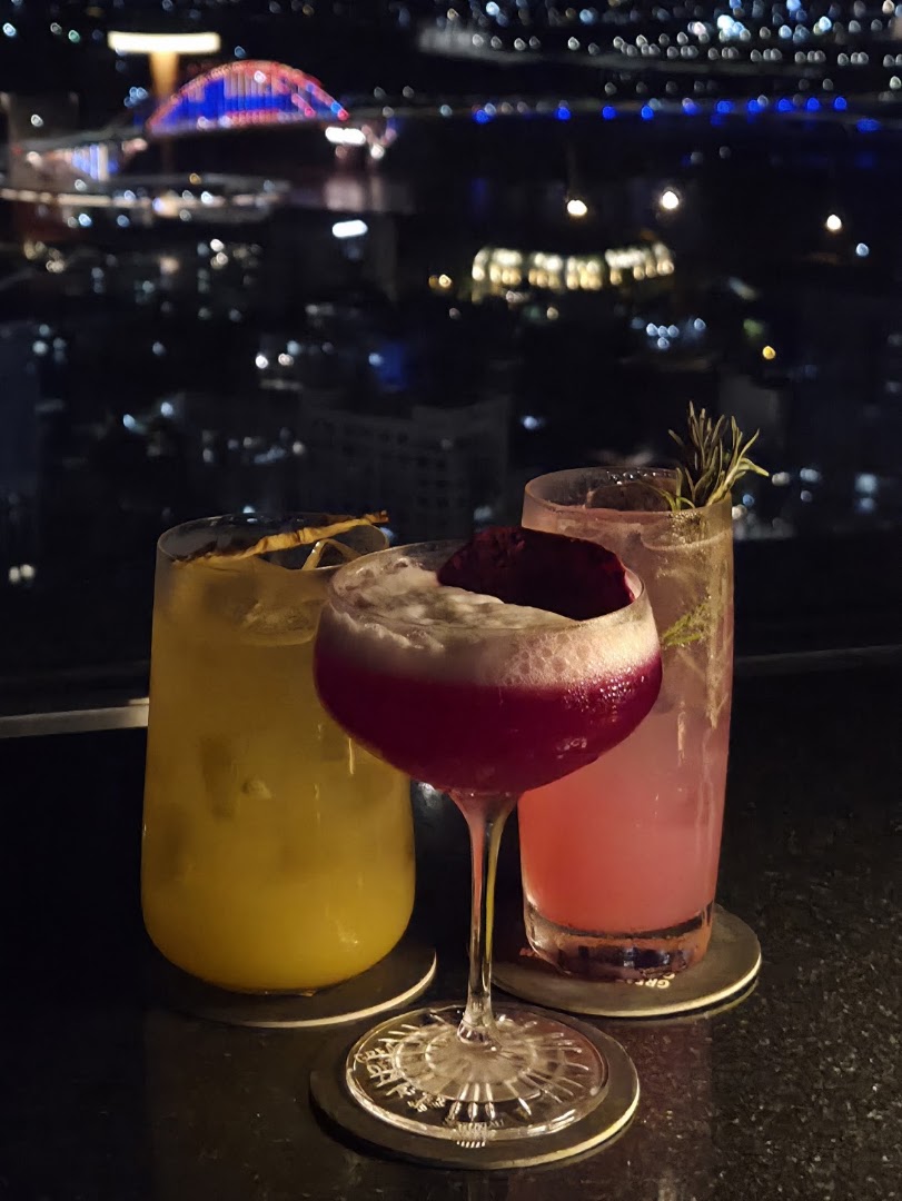 Up & Above Rooftop Bar: high quality cocktail photography