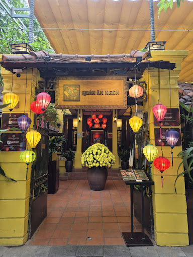 Quán Ăn Ngon: inviting and high-quality venue exterior