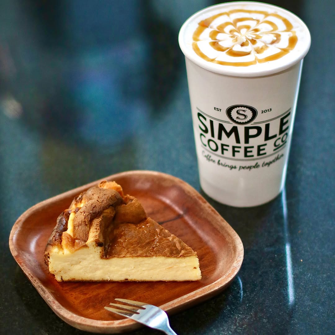 Simple Coffee: appetizing, professional food and drink