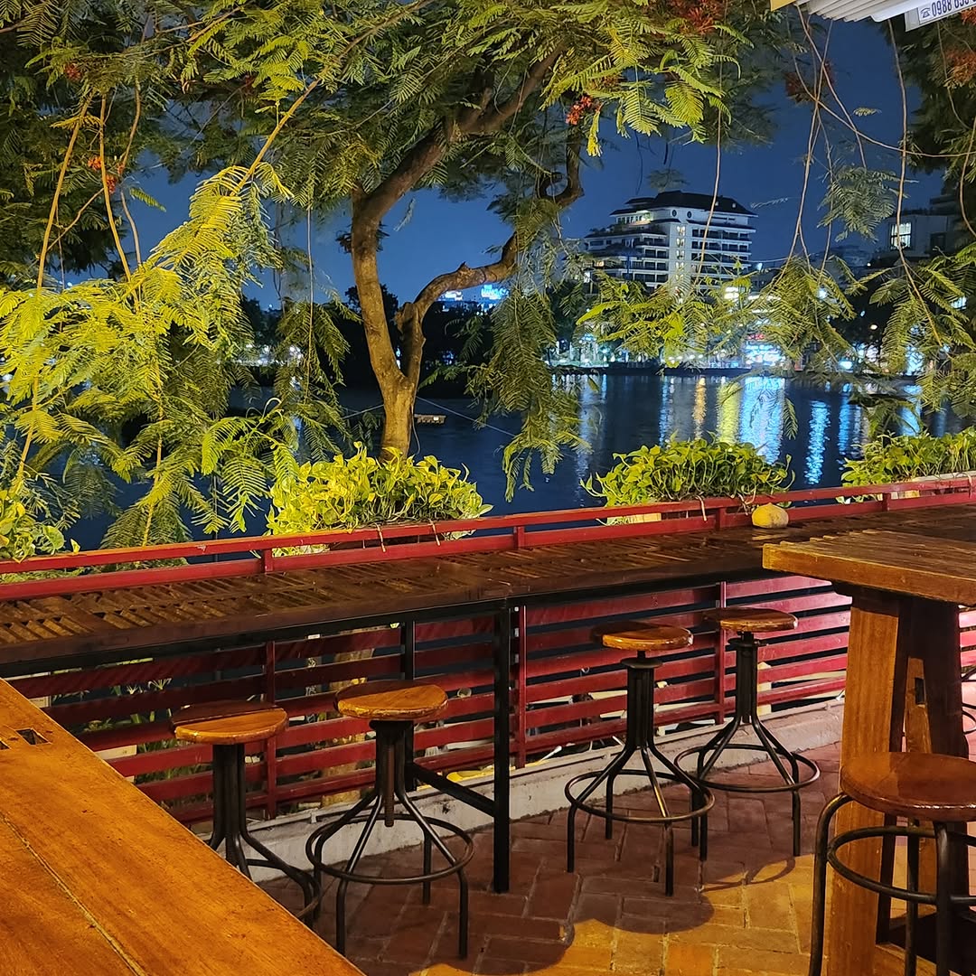 Standing Bar: attractive bar terrace with view