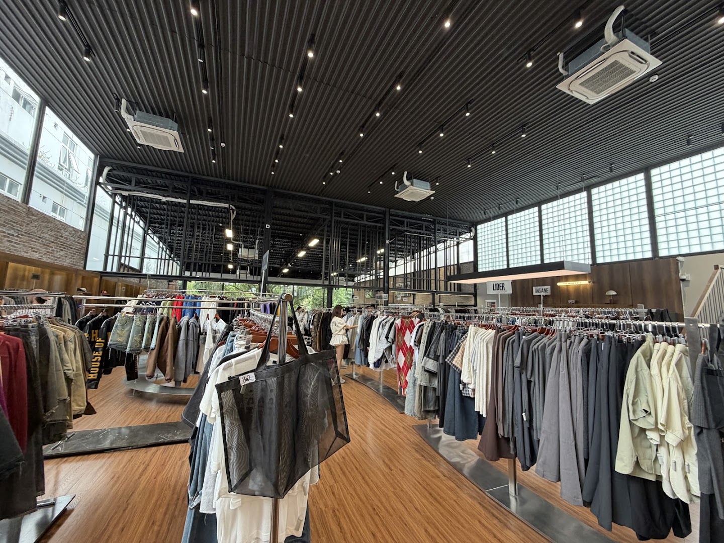 11 Garmentory: clear, professional shop interior photo