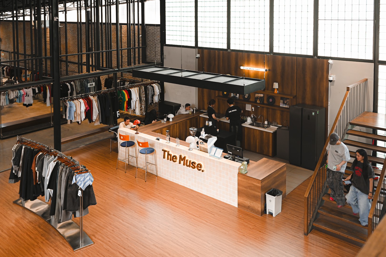 11 Garmentory: clear, professional shop interior shot