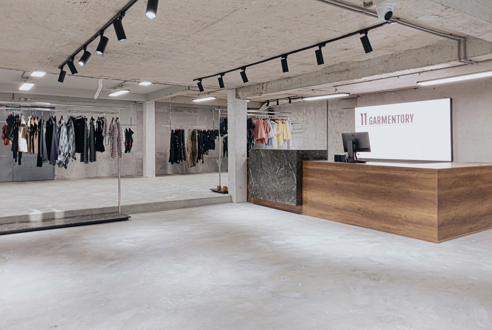 11 Garmentory: professional interior shop photo