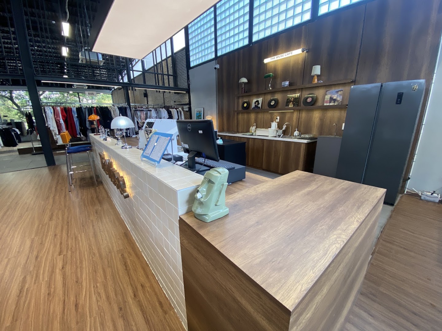 11 Garmentory: clear, professional shop interior photo