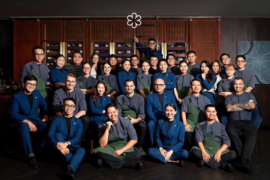 Akuna: professional team photo of staff