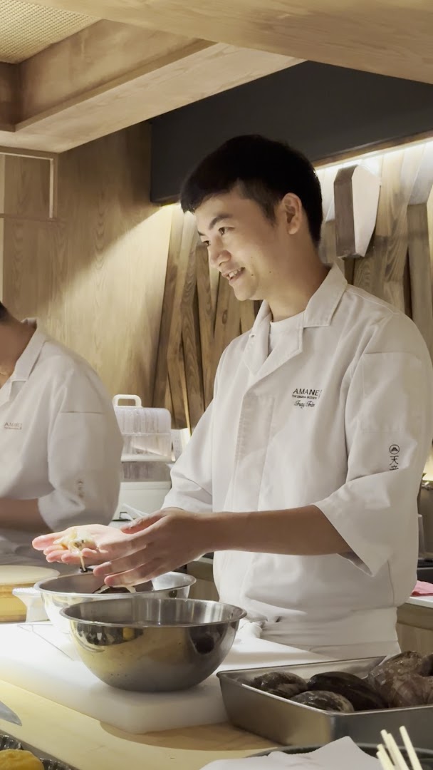 Amane Sushiya: professional photo of chef working