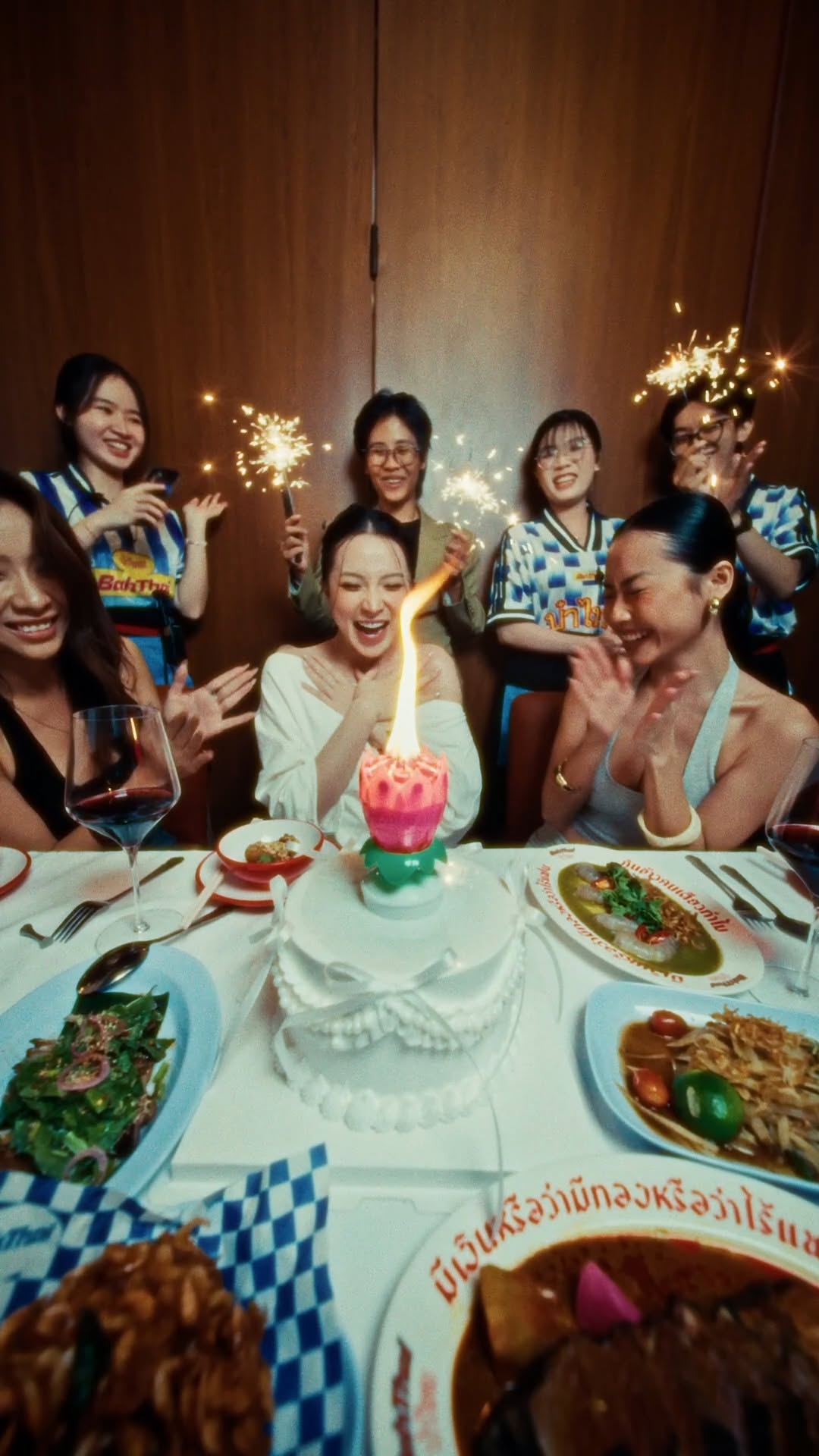 BahThai: vibrant restaurant atmosphere