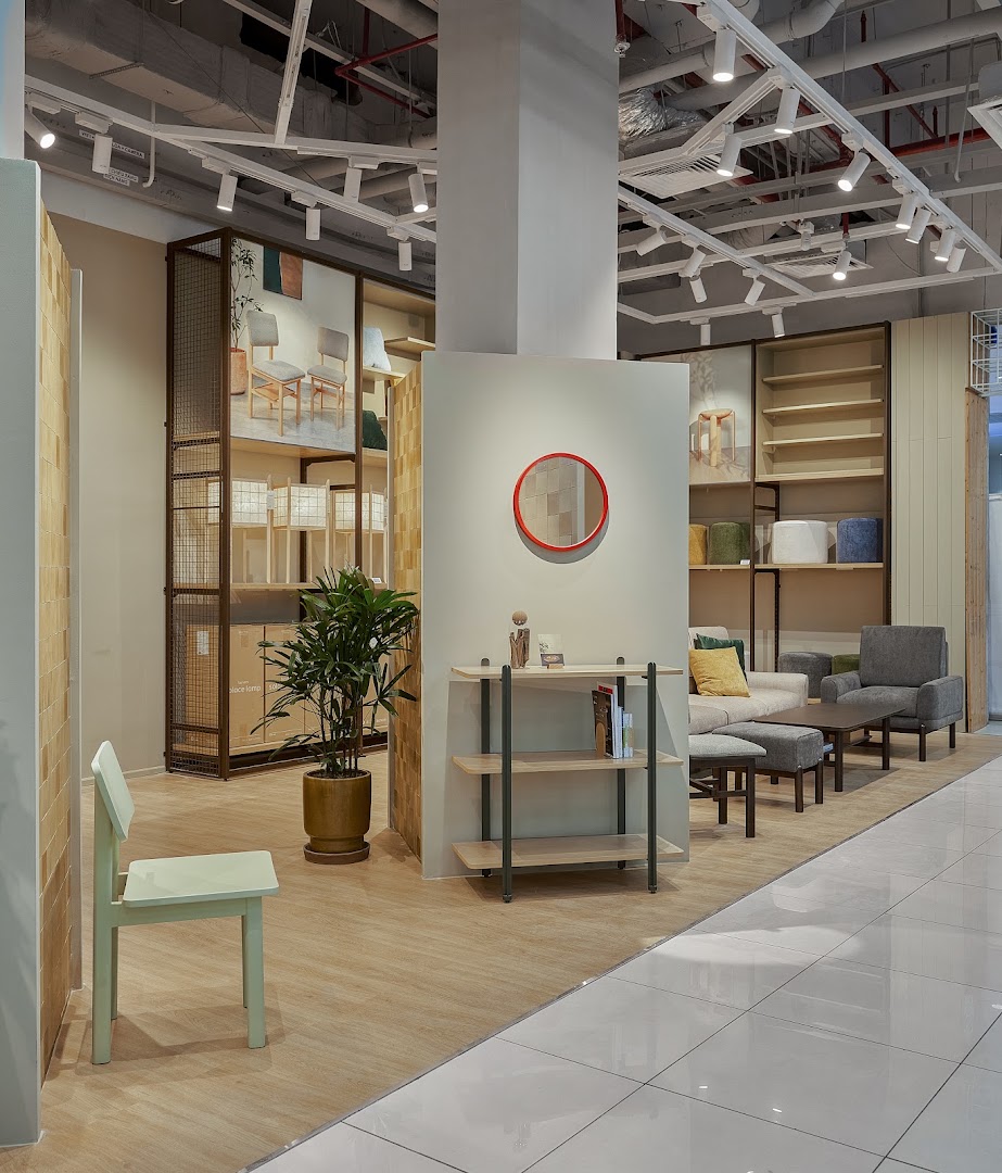 benom: clear professional shop interior shot