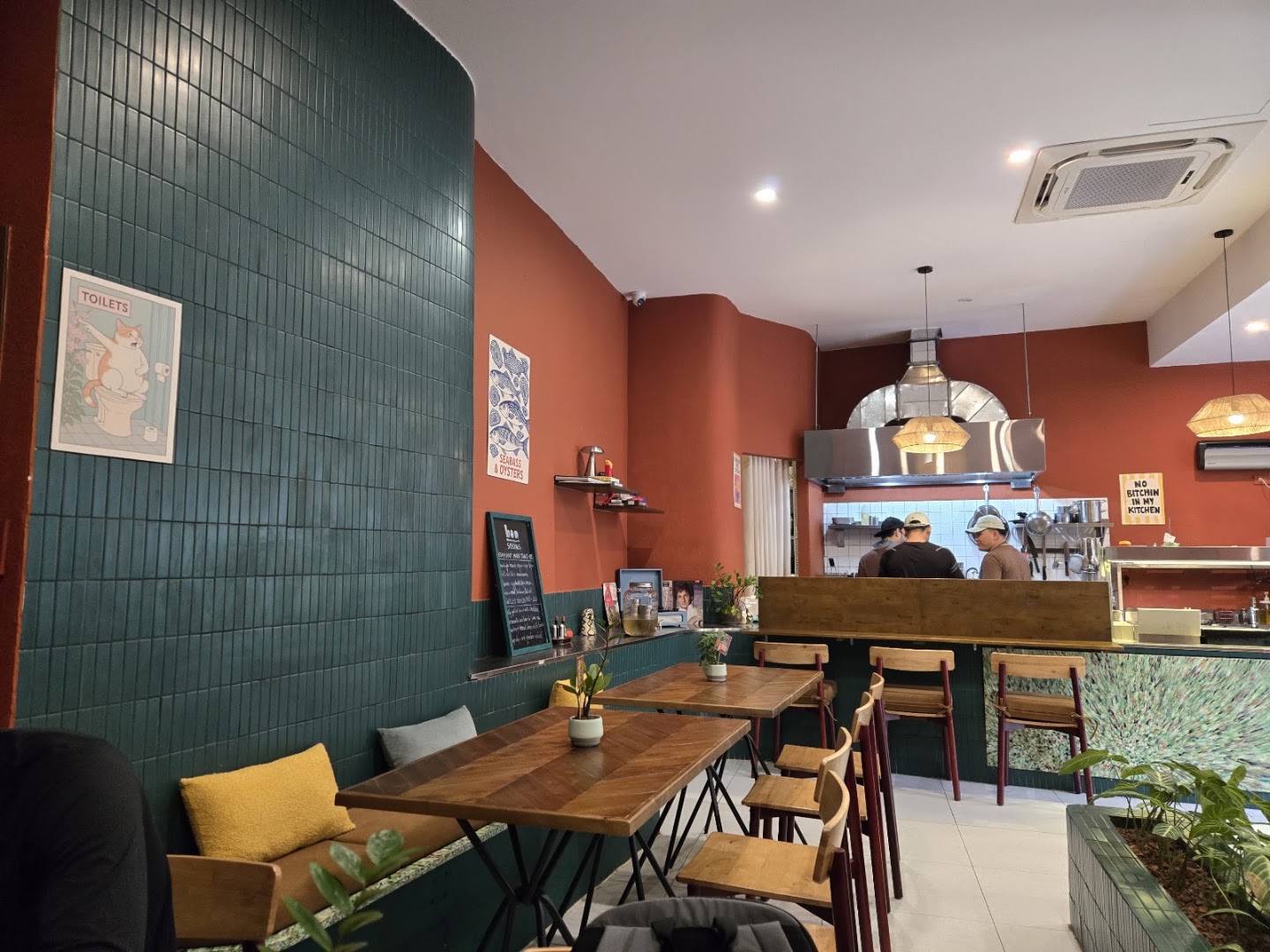 Bon Asian Soul Kitchen: clear, inviting restaurant interior shot