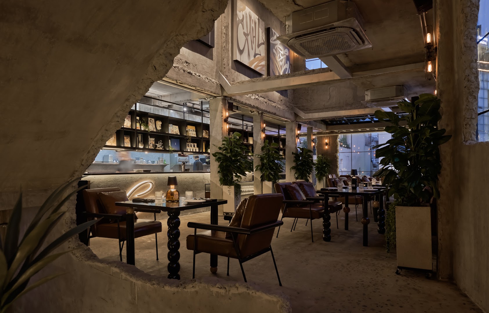 Cee's Eatery: professional shot of restaurant interior