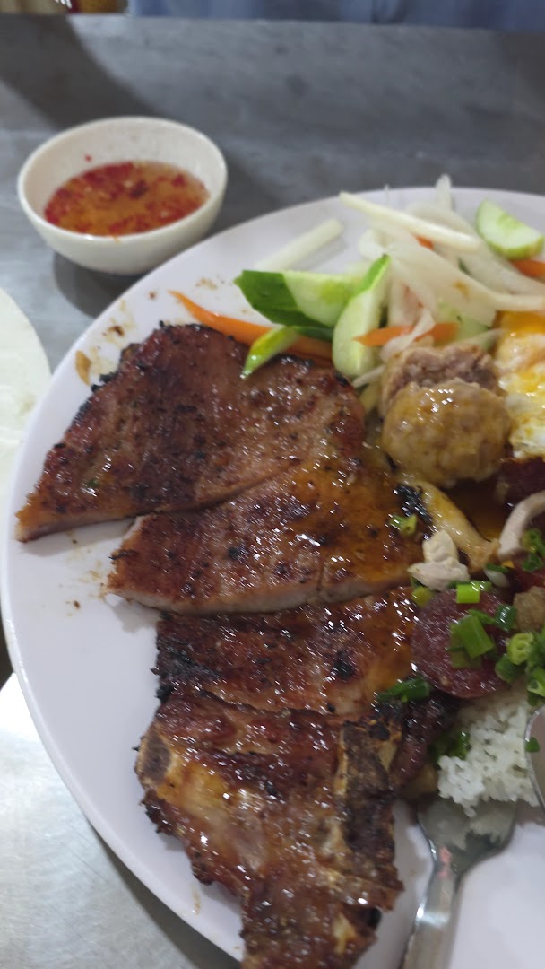 Cơm Tấm Ba Ghiền: appetizing photo of restaurant food
