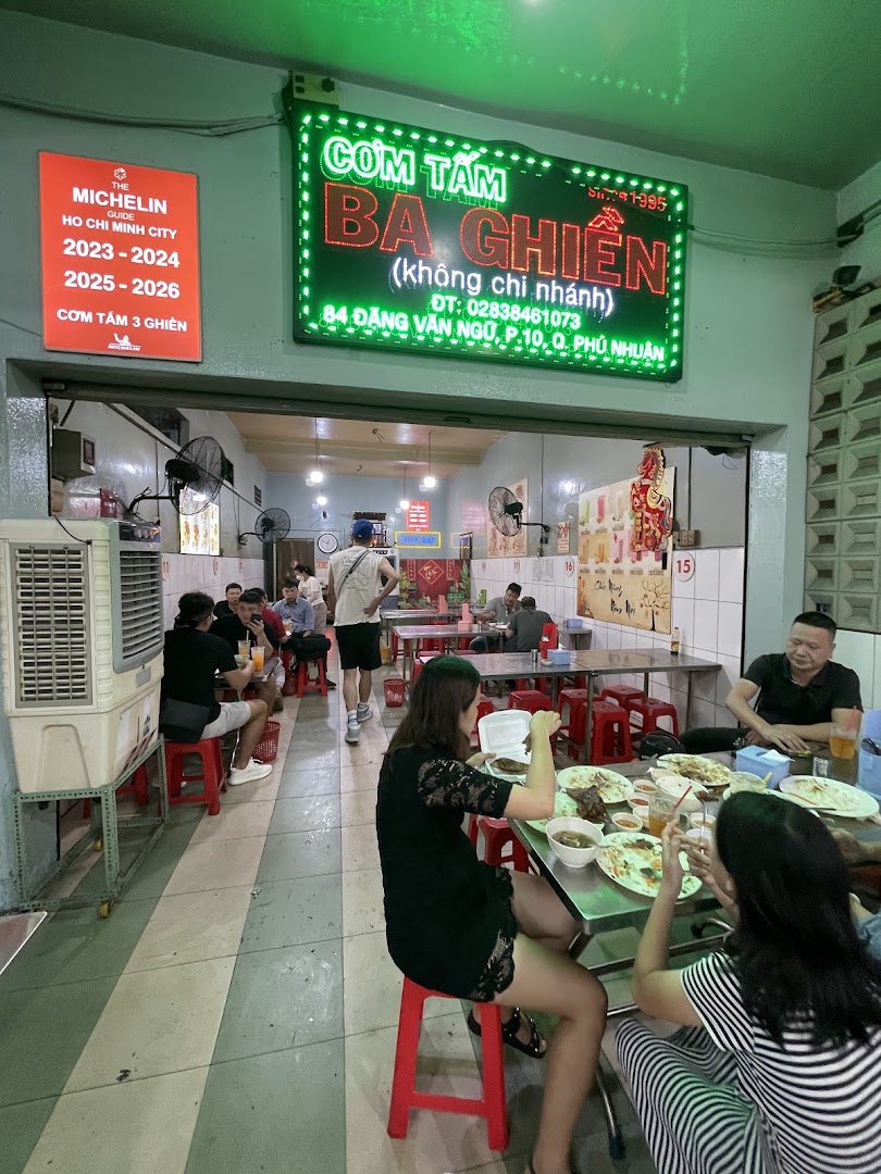 Cơm Tấm Ba Ghiền: clear shot of restaurant atmosphere